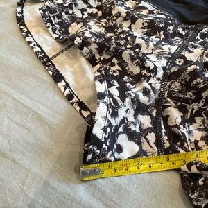 Lululemon Black and white floral speed up short